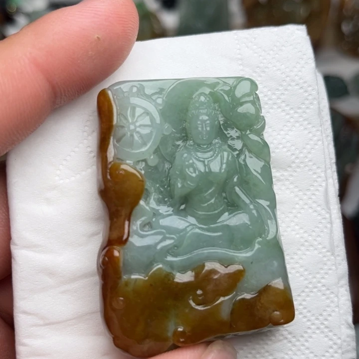 颈饰未镶嵌翡翠观音