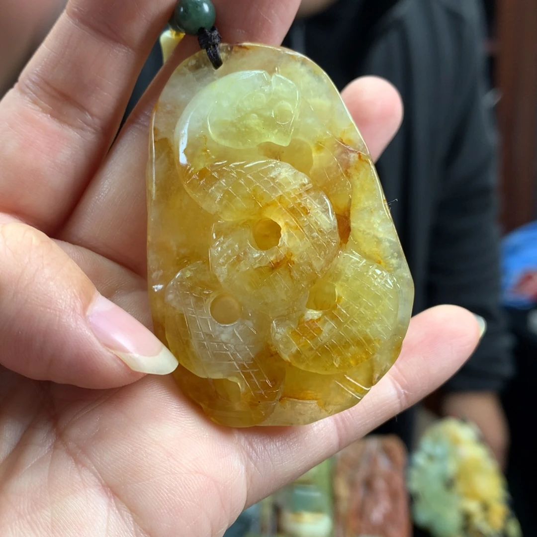 蛇纹石玉未镶嵌颈饰