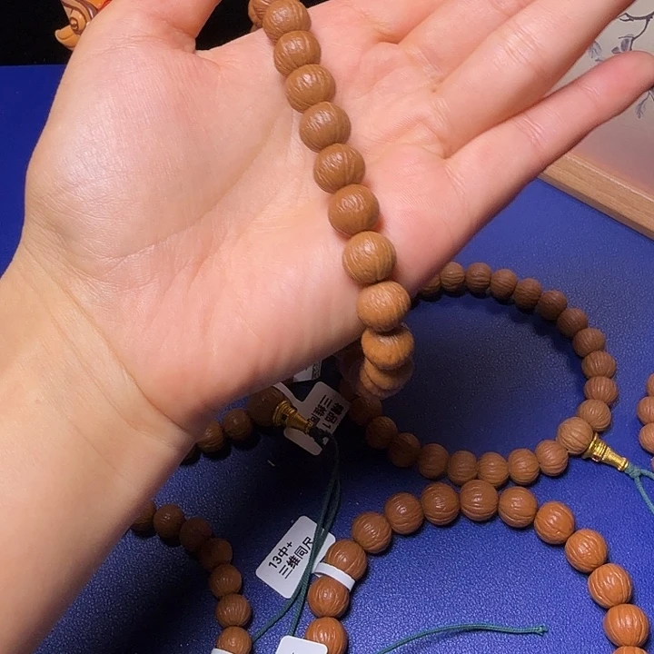 a***.吊坠猴头核桃凤羽