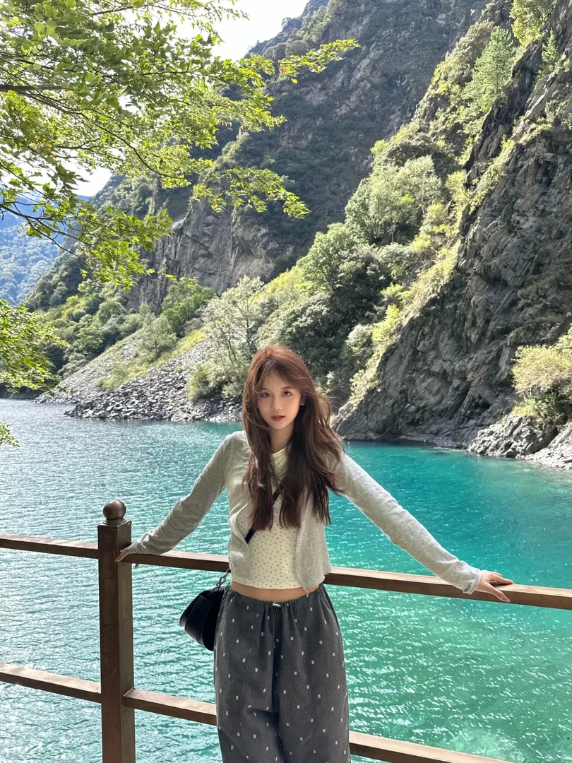 2025秋季新款高级感韩系纯欲碎花吊带叠穿这简直开衫阔腿裤三件套