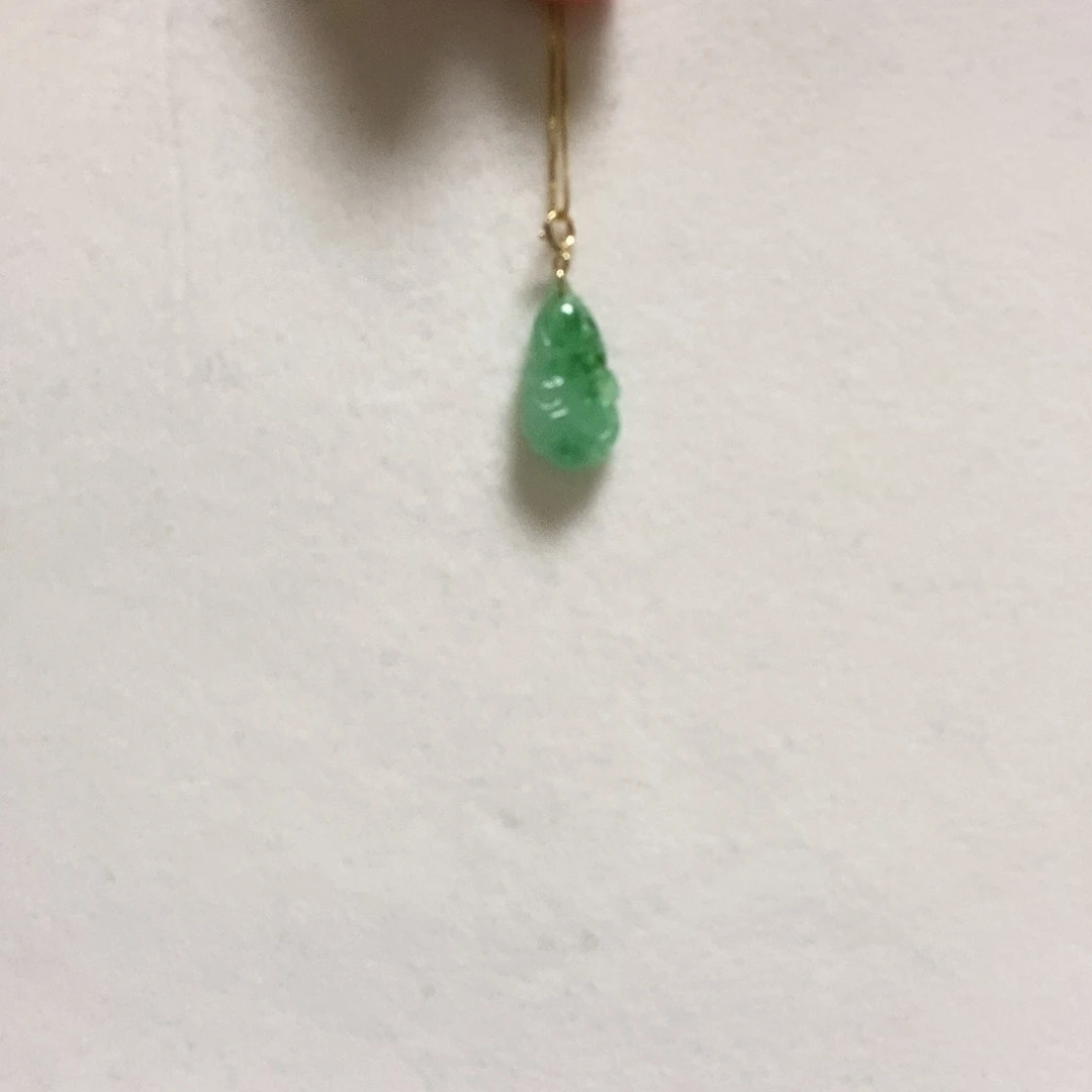 翡翠颈饰18K金镶嵌简单