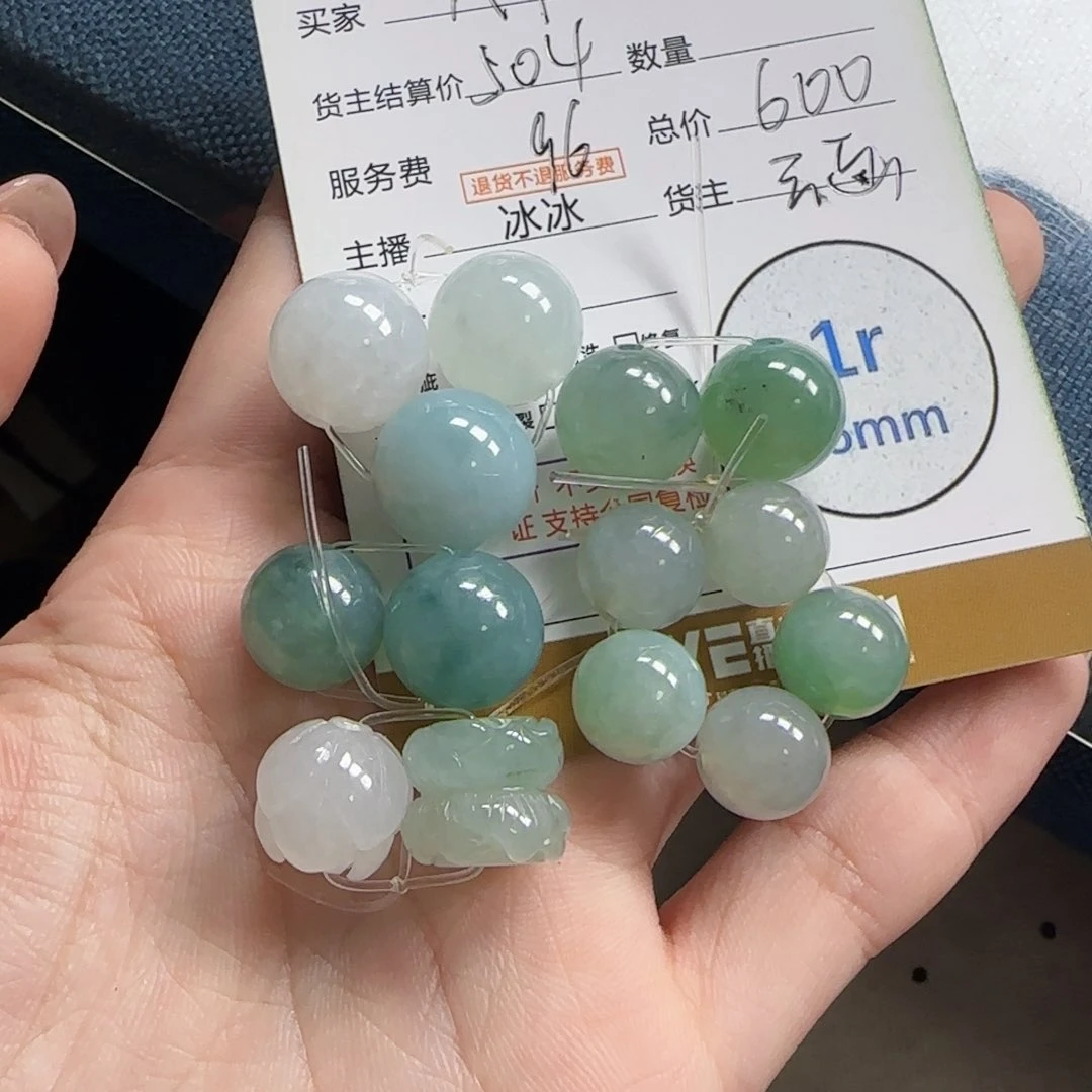 翡翠挂件未镶嵌八*