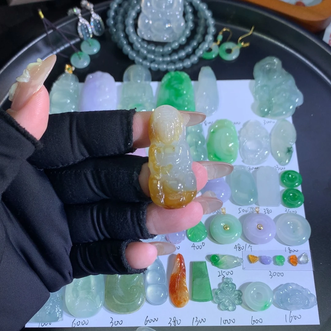 翡翠未镶嵌吊坠(不含链)黄观音