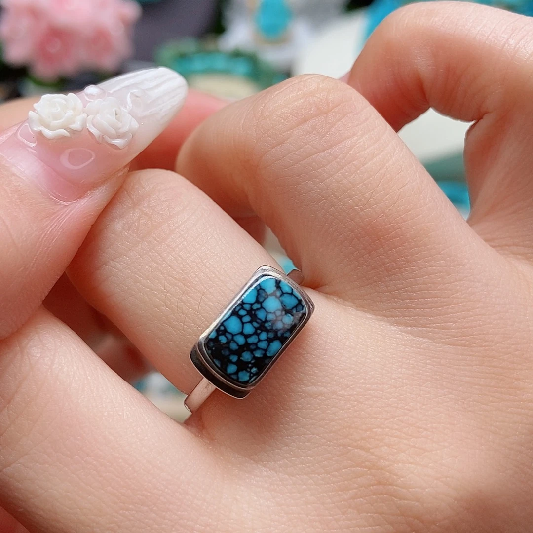 银S925镶嵌绿松石高瓷乌兰花女款马鞍戒