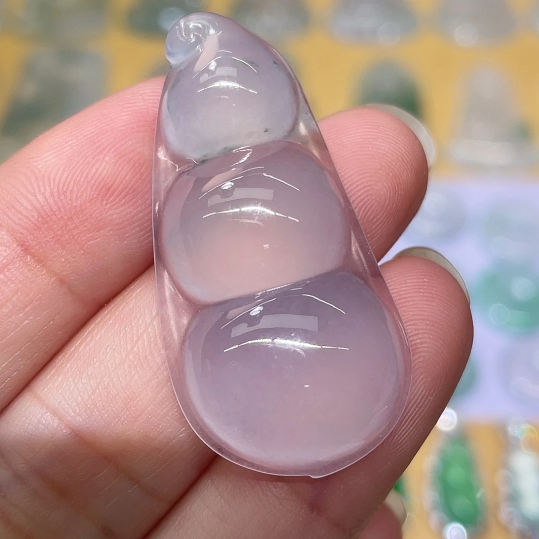翡翠未镶嵌颈饰福豆