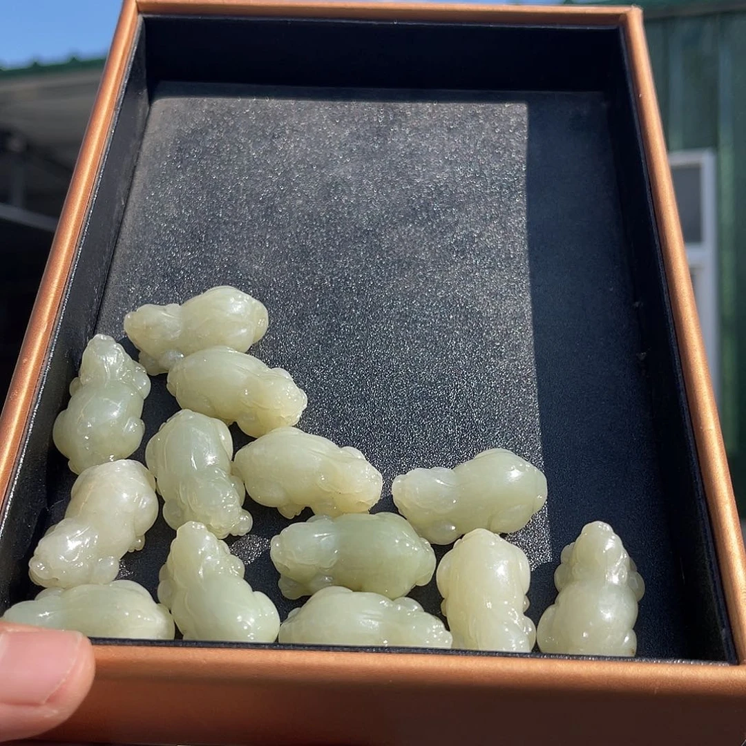 颈饰未镶嵌和田玉新疆且末钢板料貔貅多样性发一