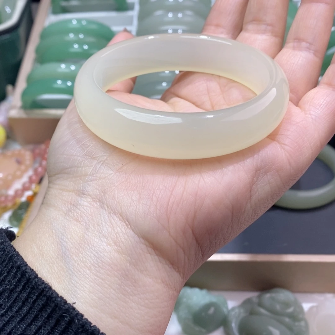 东陵石手镯未镶嵌