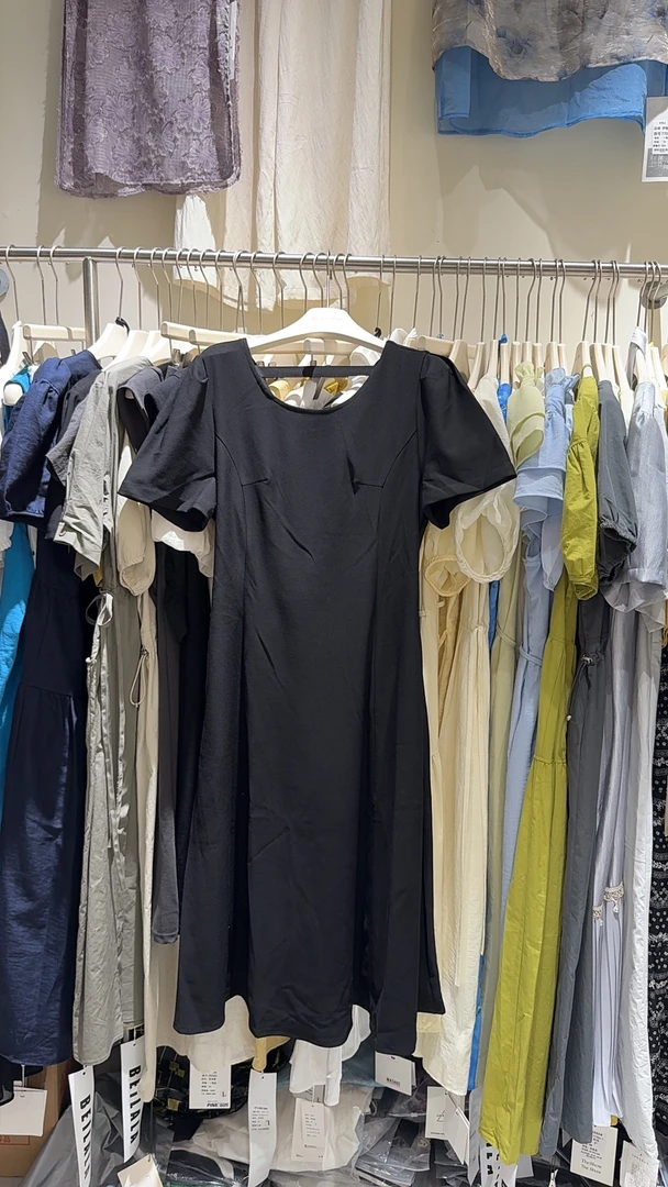 夏季赫本风收腰显瘦U领连衣裙