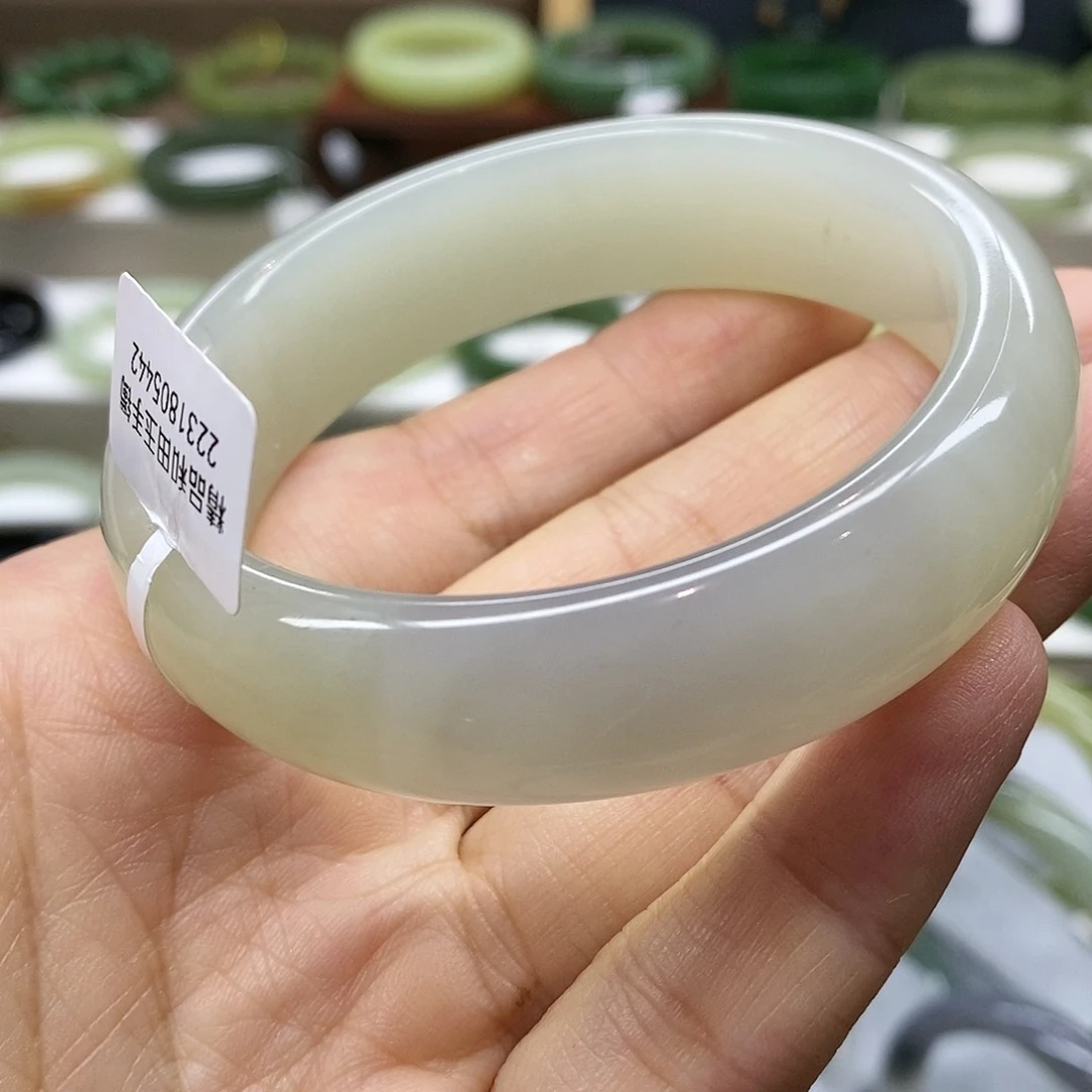 【闪购商品】未镶嵌手镯和田玉