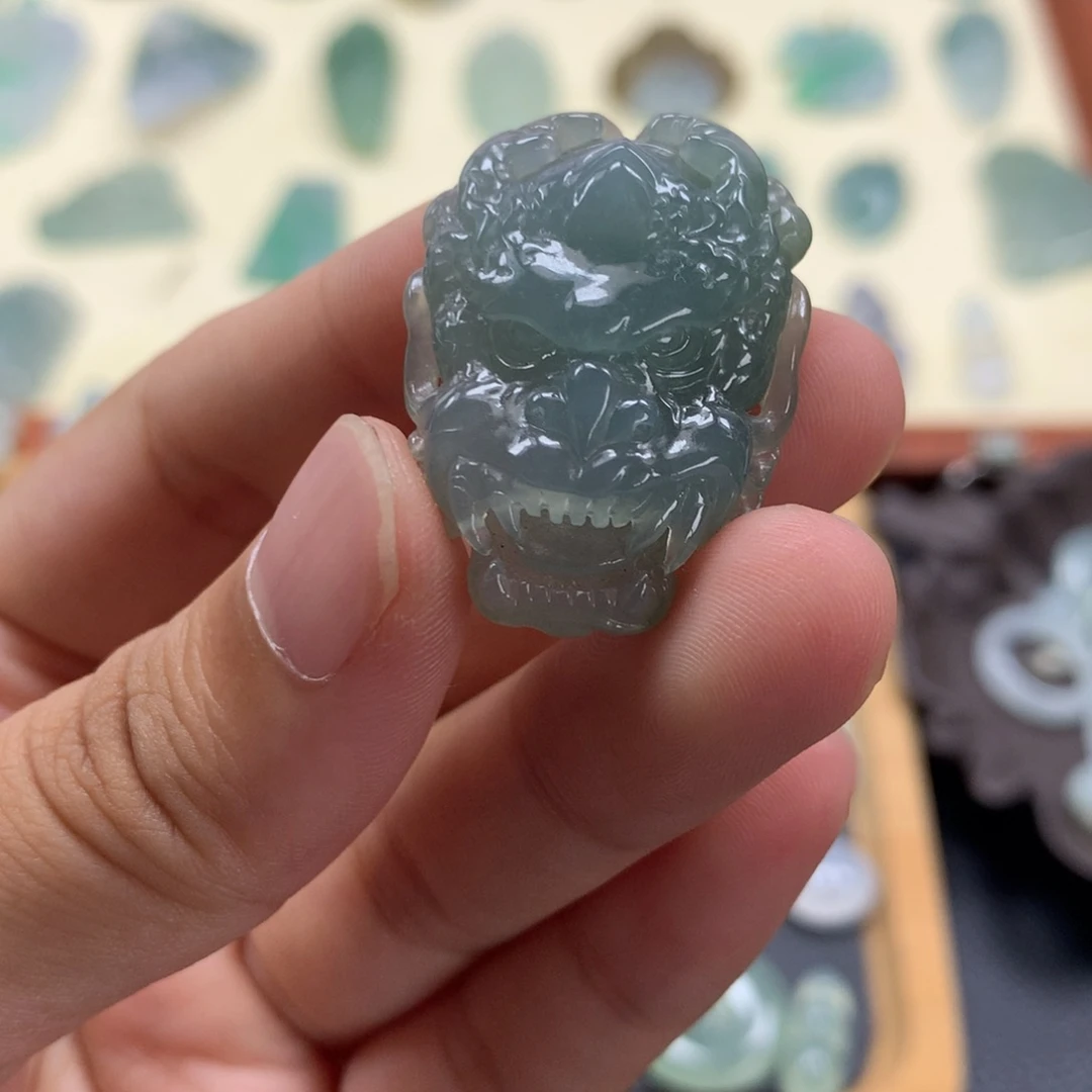 翡翠未镶嵌颈饰龙头