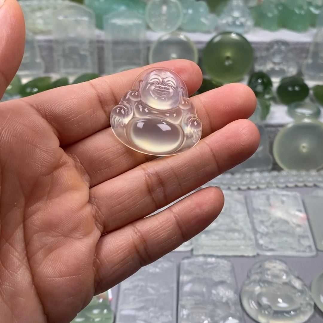 王***8蛇纹石玉未镶嵌颈饰