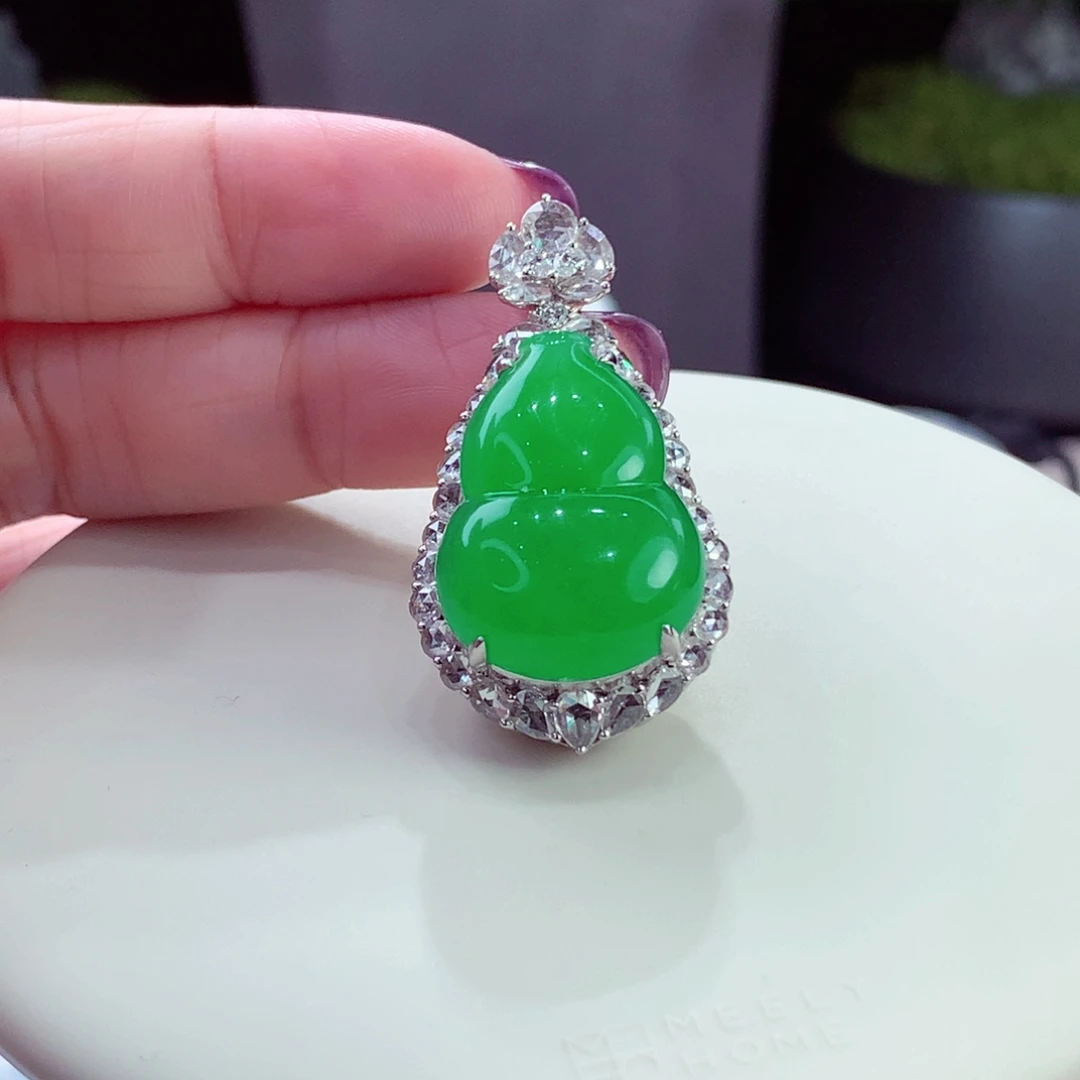 翡翠18K金镶嵌颈饰