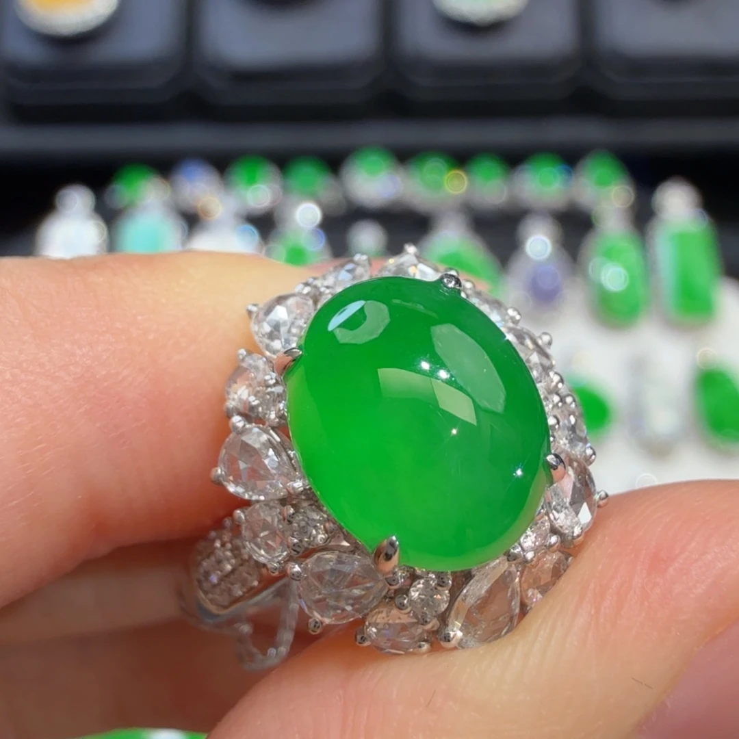 18K金镶嵌戒指翡翠收到货48小时鉴赏期