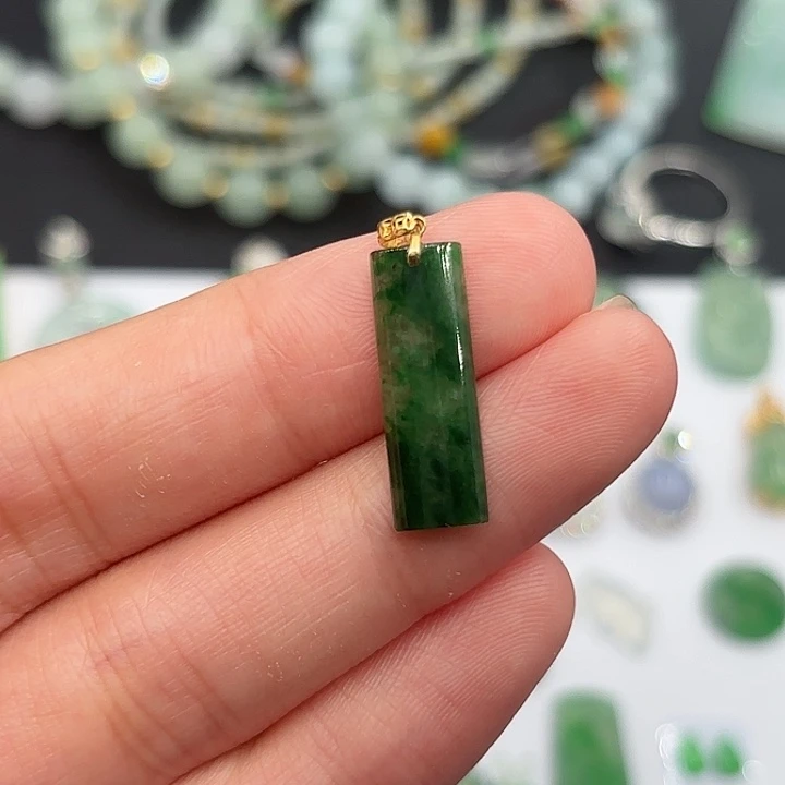 颈饰18K金镶嵌翡翠无事柱