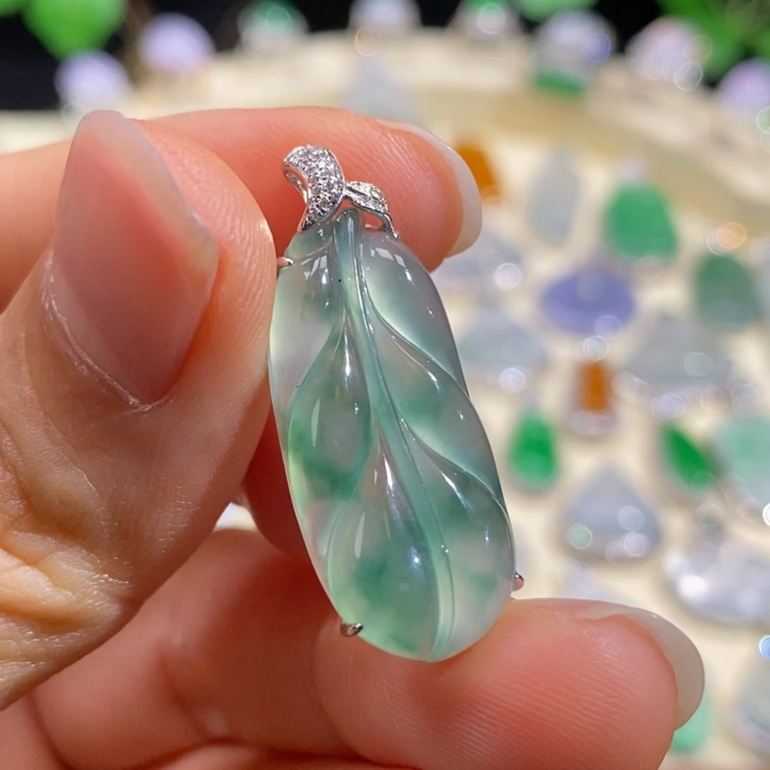 翡翠18K金镶嵌颈饰