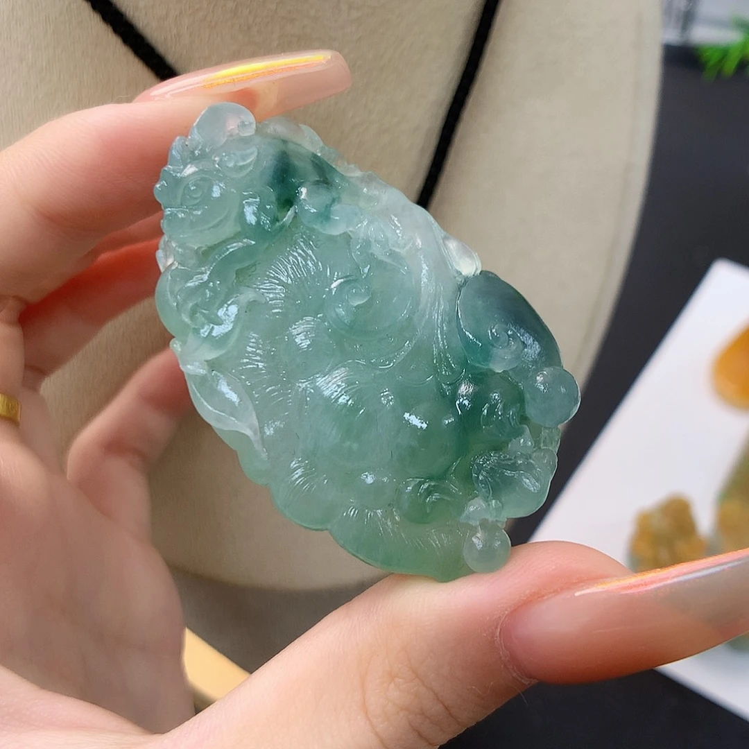 定制翡翠未镶嵌如意