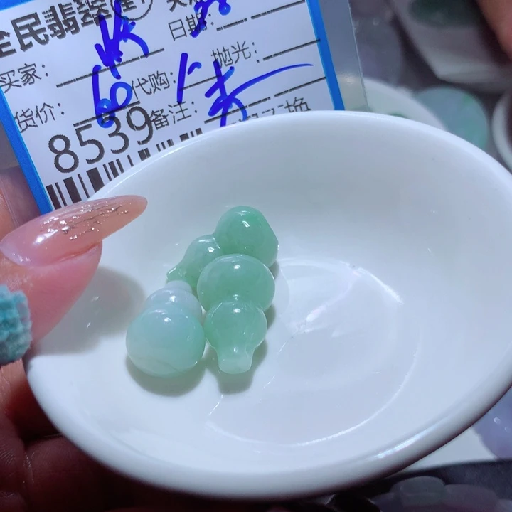 翡翠未镶嵌颈饰快****）
