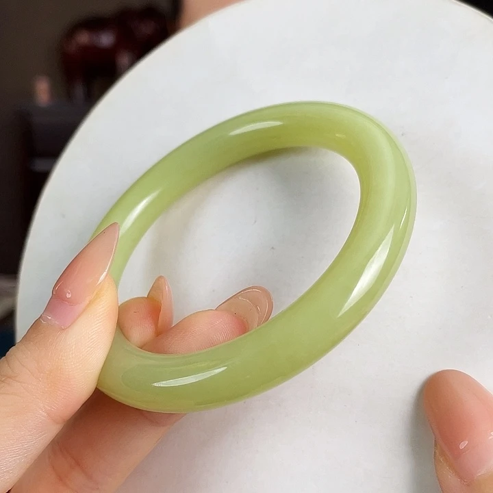 和田玉未镶嵌颈饰55圈口