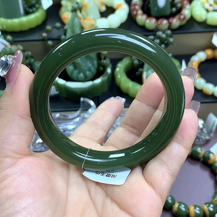 透闪石质玉手镯未镶嵌L