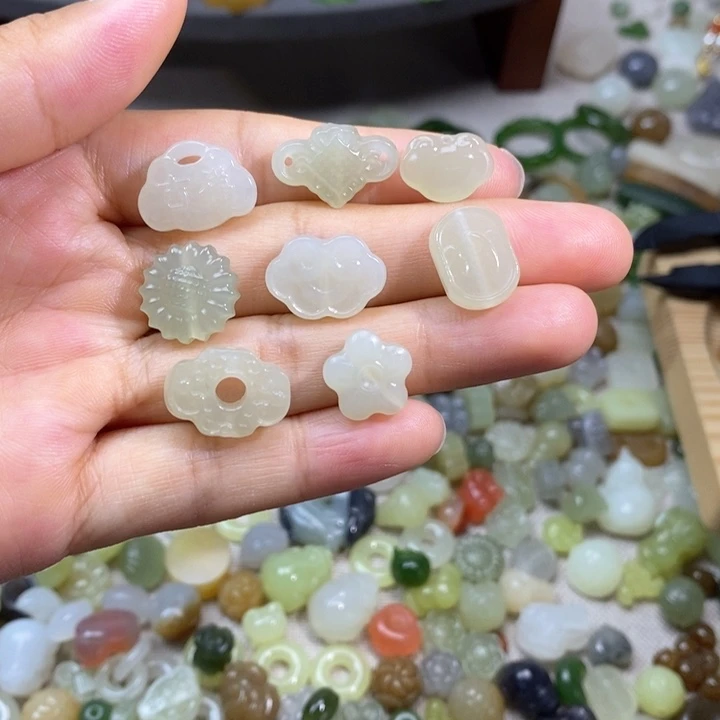 和田玉未镶嵌挂件15一个多样性发其一