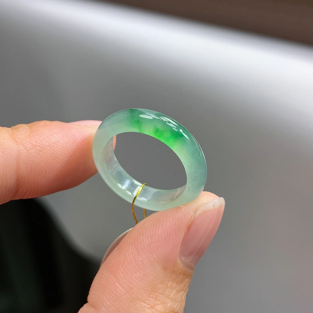 9号圈天然缅甸翡翠A货冰金丝绿翡翠戒指15.6*4.3*3mm
