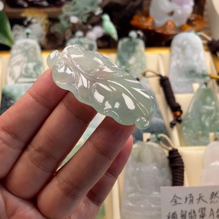 翡翠未镶嵌颈饰玉