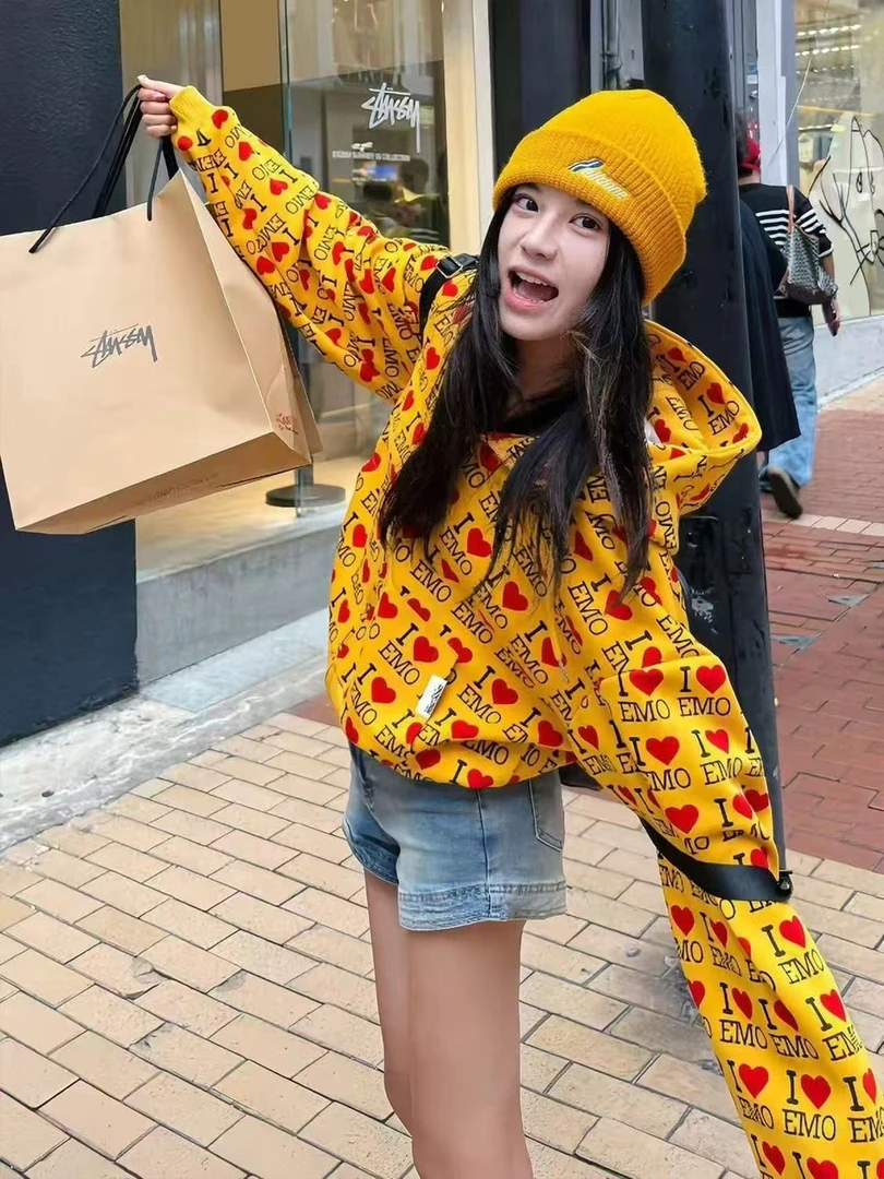 美式复古字母爱心满印黄色连帽卫衣女秋季2025新款设计感短款外套