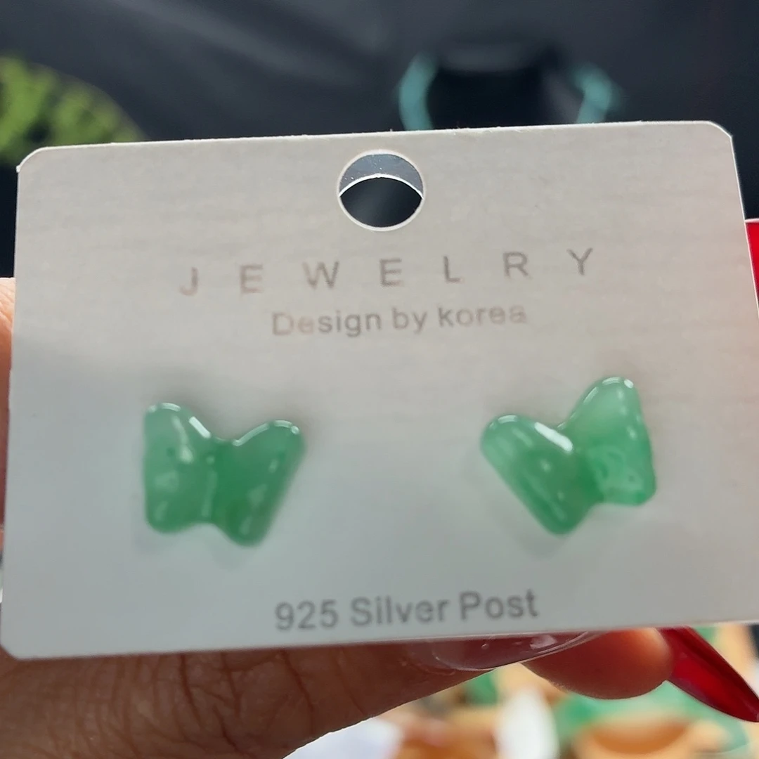 师***九石英质玉未镶嵌耳环