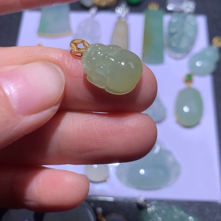 翡翠颈饰18K金镶嵌冰*茶翡翠