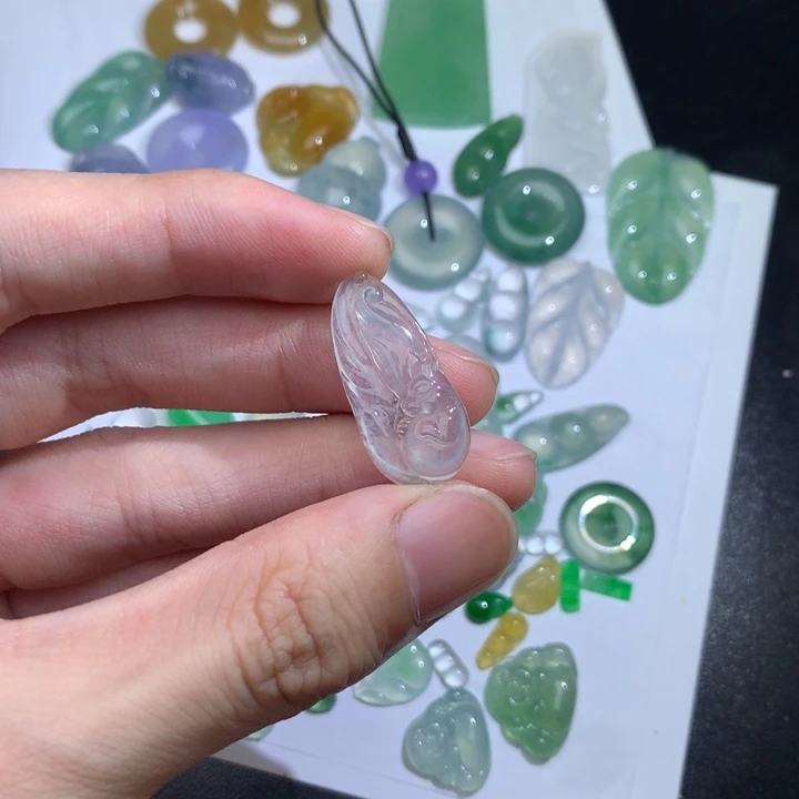 翡翠未镶嵌颈饰狐