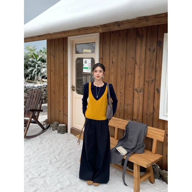 【赵小小&小城故事】H-98052 韩版波浪纹领长袖打底衫上衣+针织背心