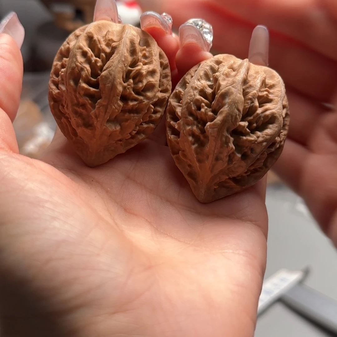 文玩核桃把件关东木子楸百核40花皮