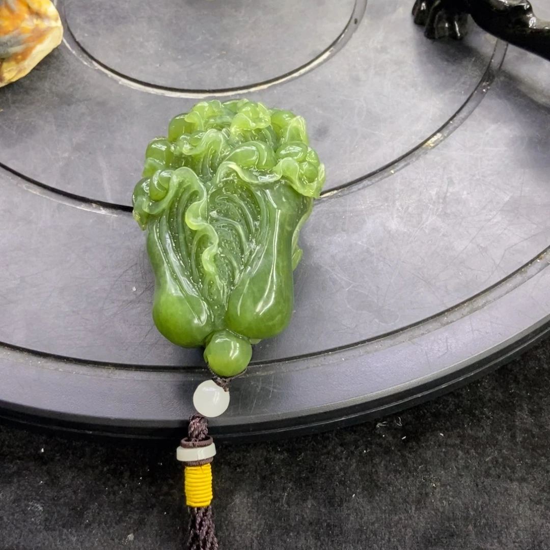 吉***照石材天然岫岩玉手把件