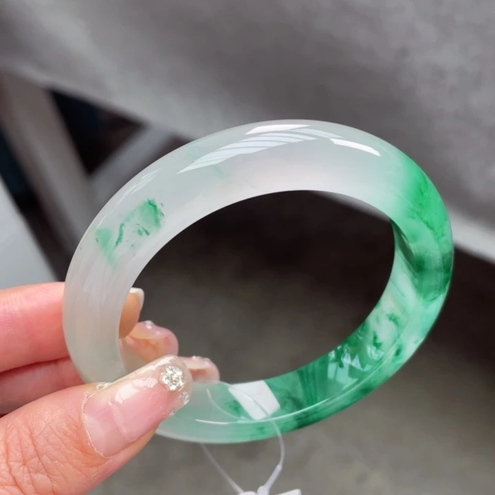 未镶嵌手镯石英质玉