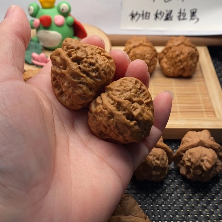 文玩核桃把件三角边38