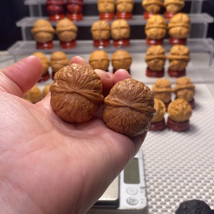 文玩核桃把件29金蟒蛇皮球