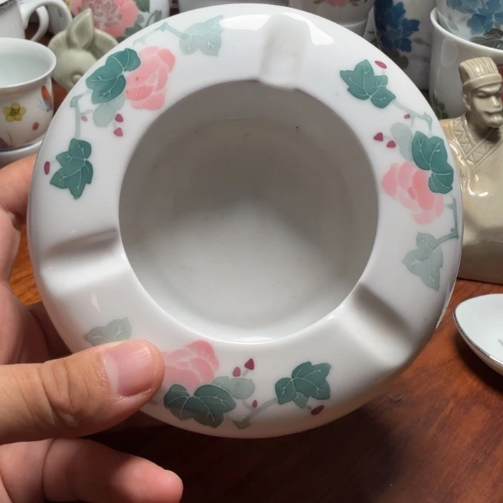 醴陵群力烟灰缸手绘红芙蓉微瑕