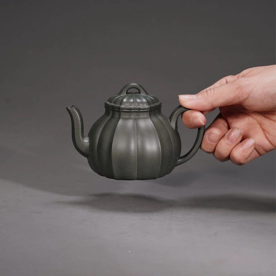 『宜子孙』水仙执壶.筋纹器系列.墨绿泥160cc