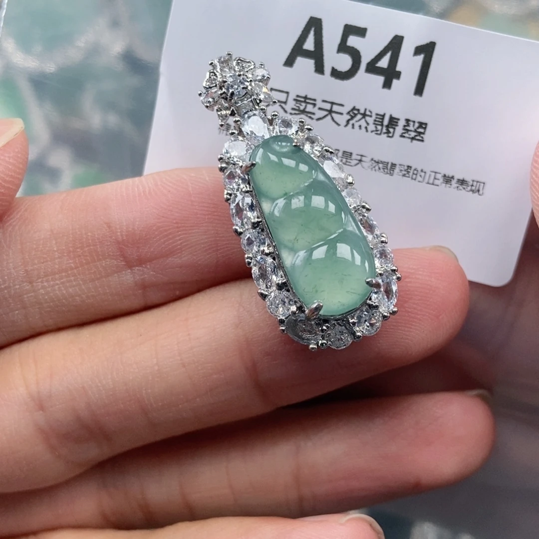 翡翠未镶嵌吊坠(赠链)