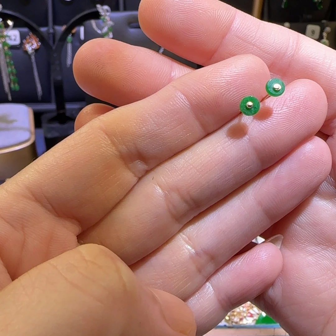 翡翠18K金镶嵌耳饰耳钉