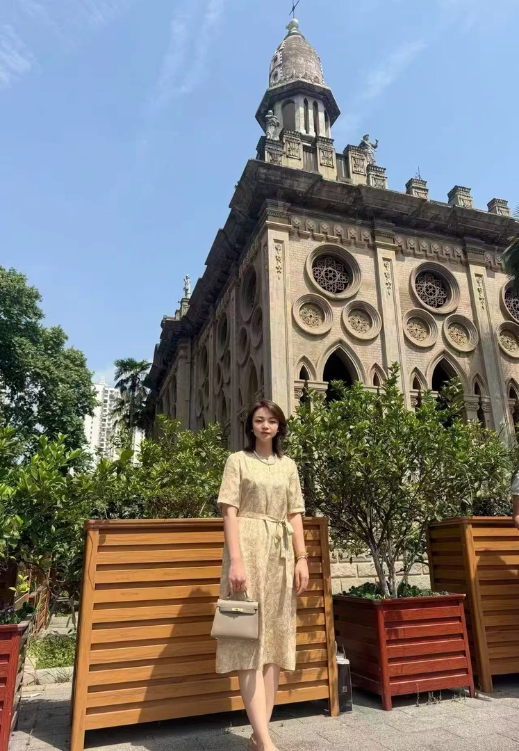 22姆米冠乐绉金茧桑蚕丝追踪定位花水滴领金色连衣裙0190