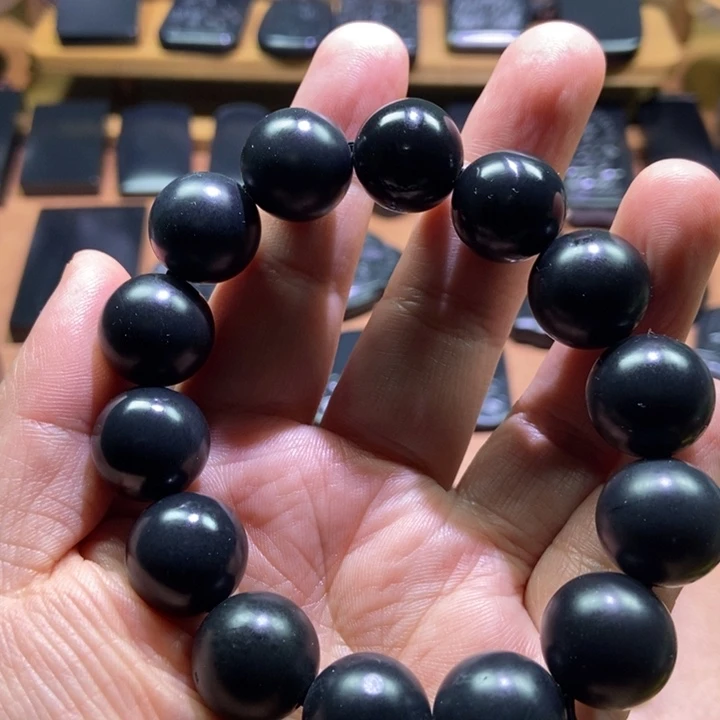 和田玉（墨玉）未镶嵌颈饰