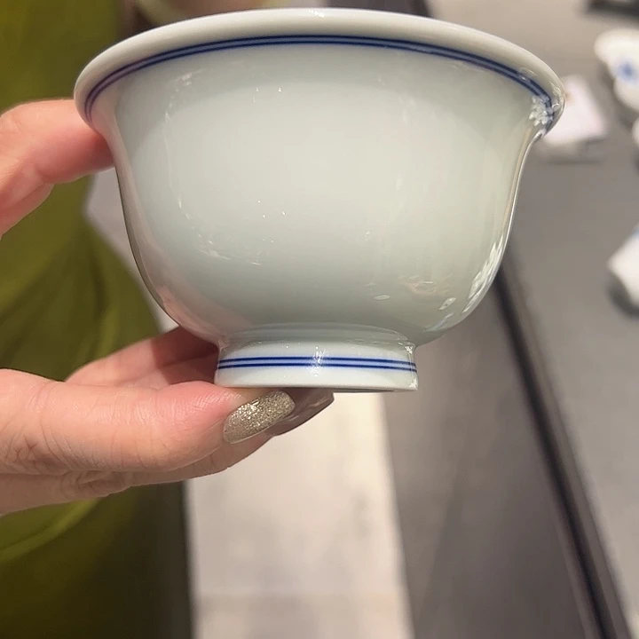 摆件景德镇高温瓷器手工手绘蓝边压手杯
