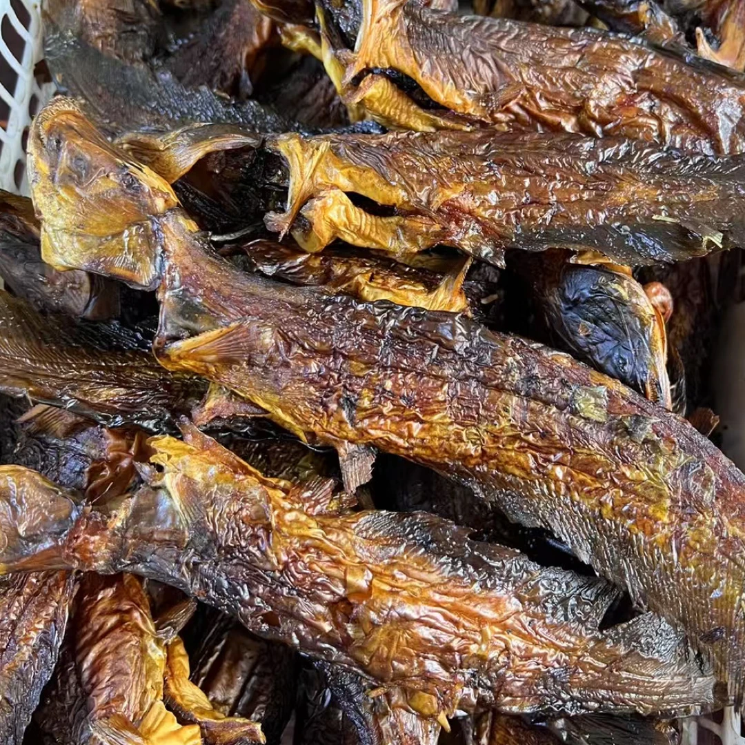 农家米糠烟熏鲶鱼干，肉质紧实纯香