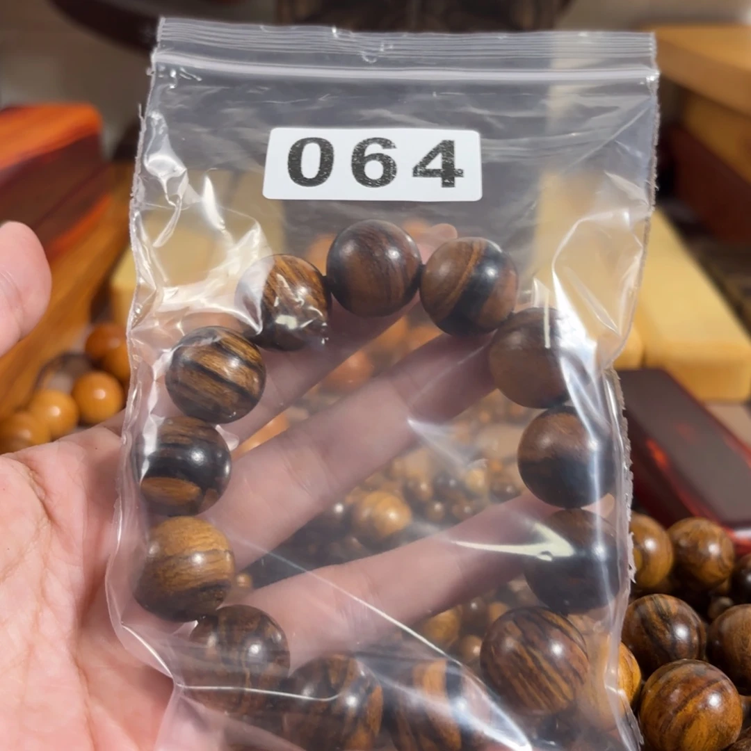 临***饮木花奇楠木料手串手串