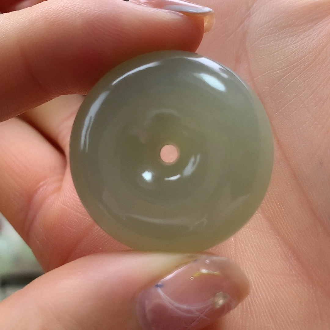 白****和田玉未镶嵌颈饰包容