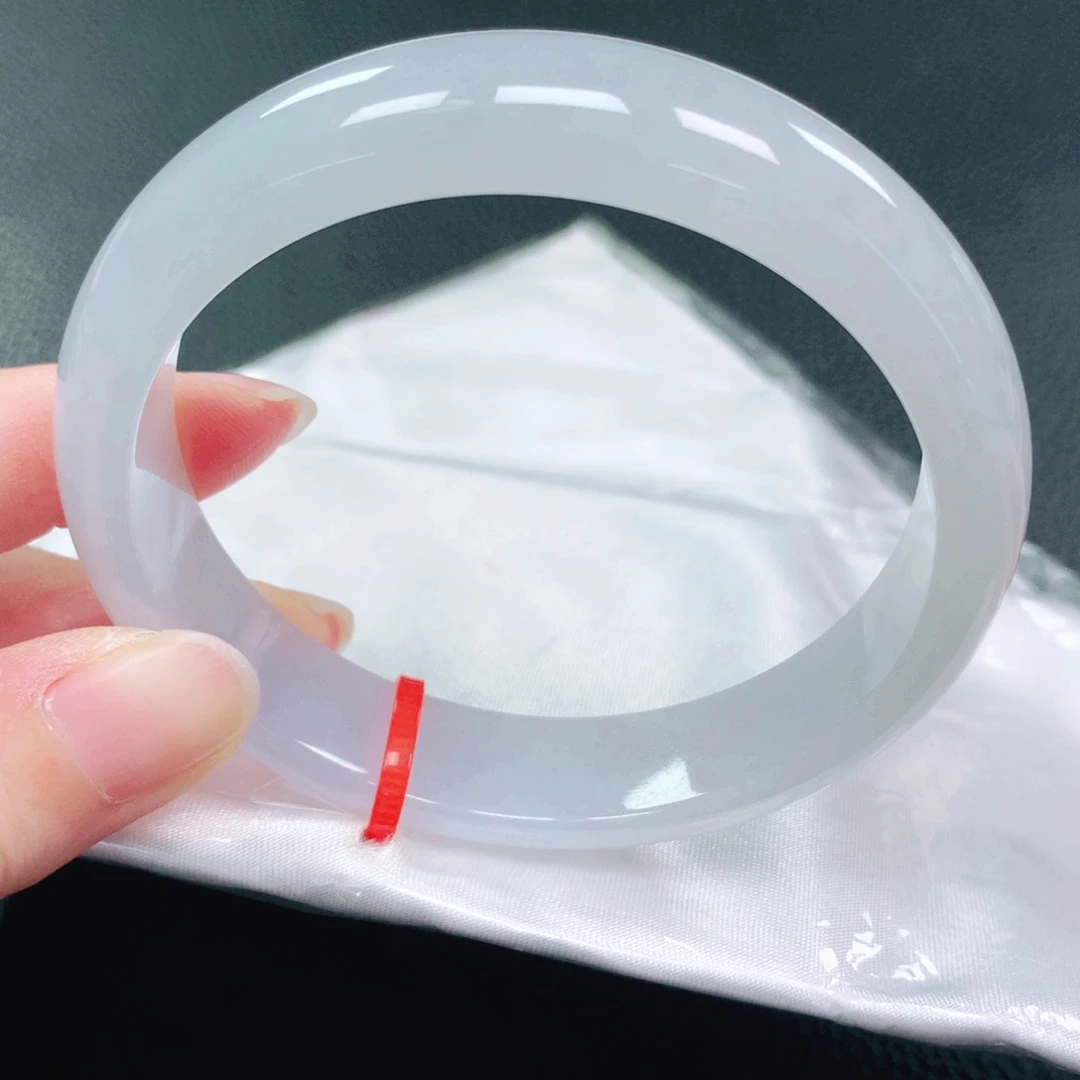 翡翠手镯未镶嵌58圈