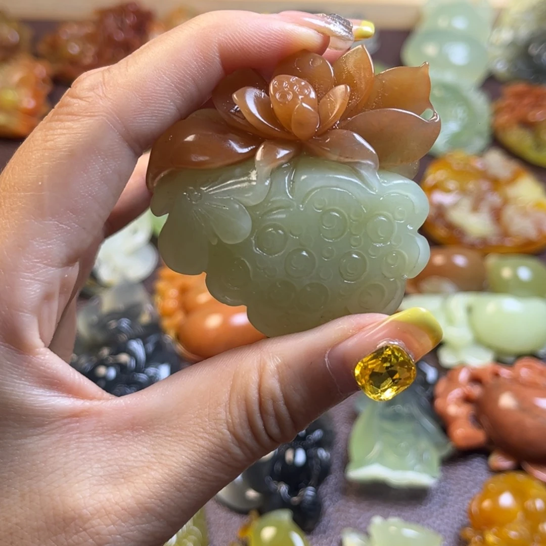 萍***絮蛇纹石玉未镶嵌颈饰