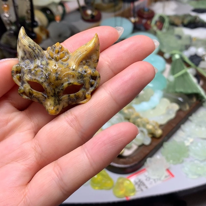 未镶嵌蛇纹石玉颈饰