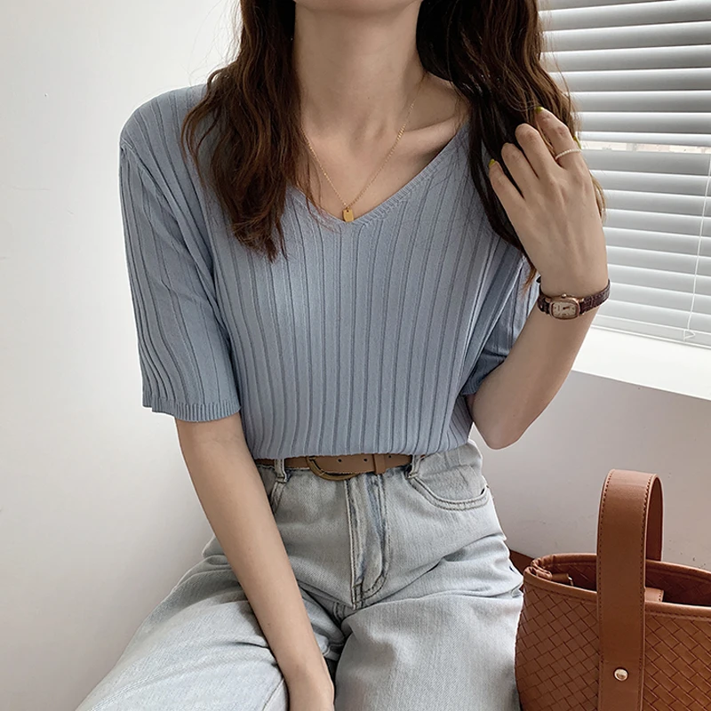 实拍现货~曲珠薄款上衣V领纯色针织衫宽松大码中袖遮肉T恤女